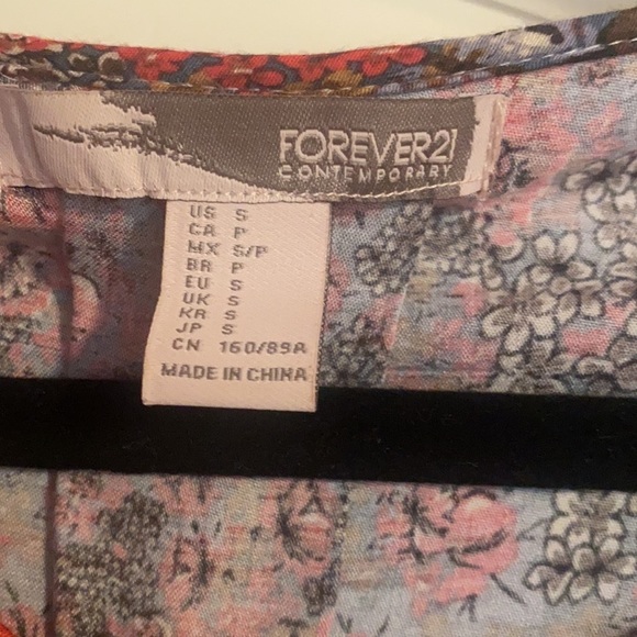 Floral blouse new without tags - Picture 2 of 3